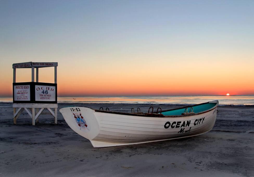 Beautiful Condo Sleeps 4- Only 2 Blocks From Beach Оушен-Сіті Екстер'єр фото